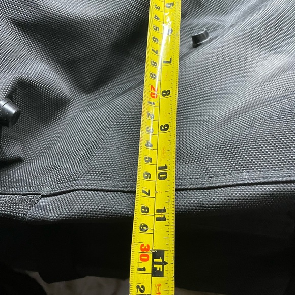 Doufle Bag With Wheels 
And shoulder strap - Picture 4 of 12